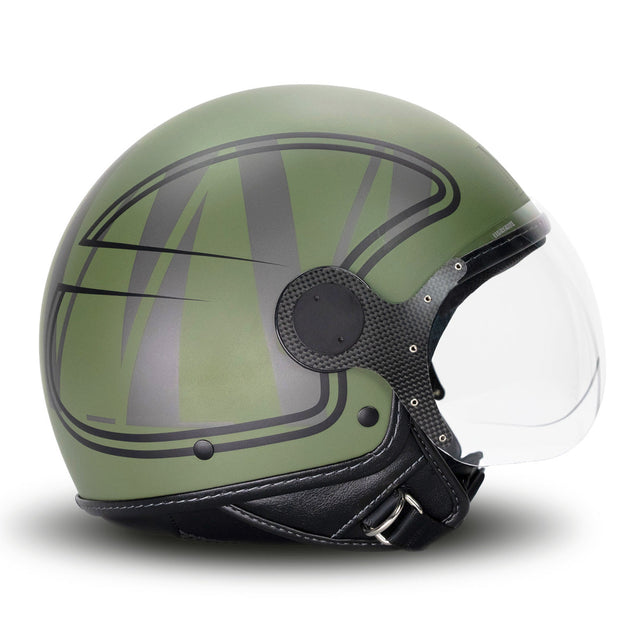 Casque élégant dans le green militaire indépendant