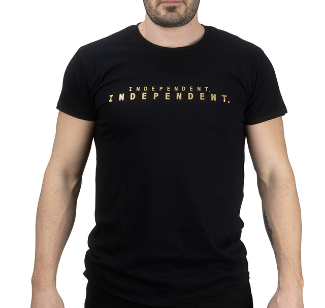 Schwarzes T-Shirt mit unabhängigem Schreiben