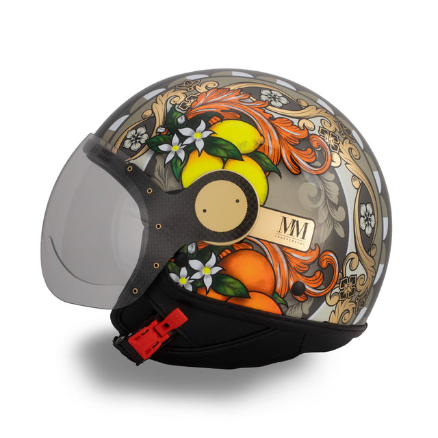 Casco jet nero con foglie d’acanto, fiori di Zagara e agrumi ispirato alla Sicilia vulcanica - vista laterale con visiera abbassata